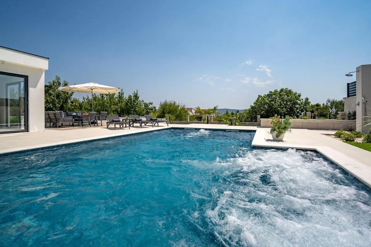 Kaštela Villa Marisa With 51Sqm Pool, 5 Bedrooms, Gym