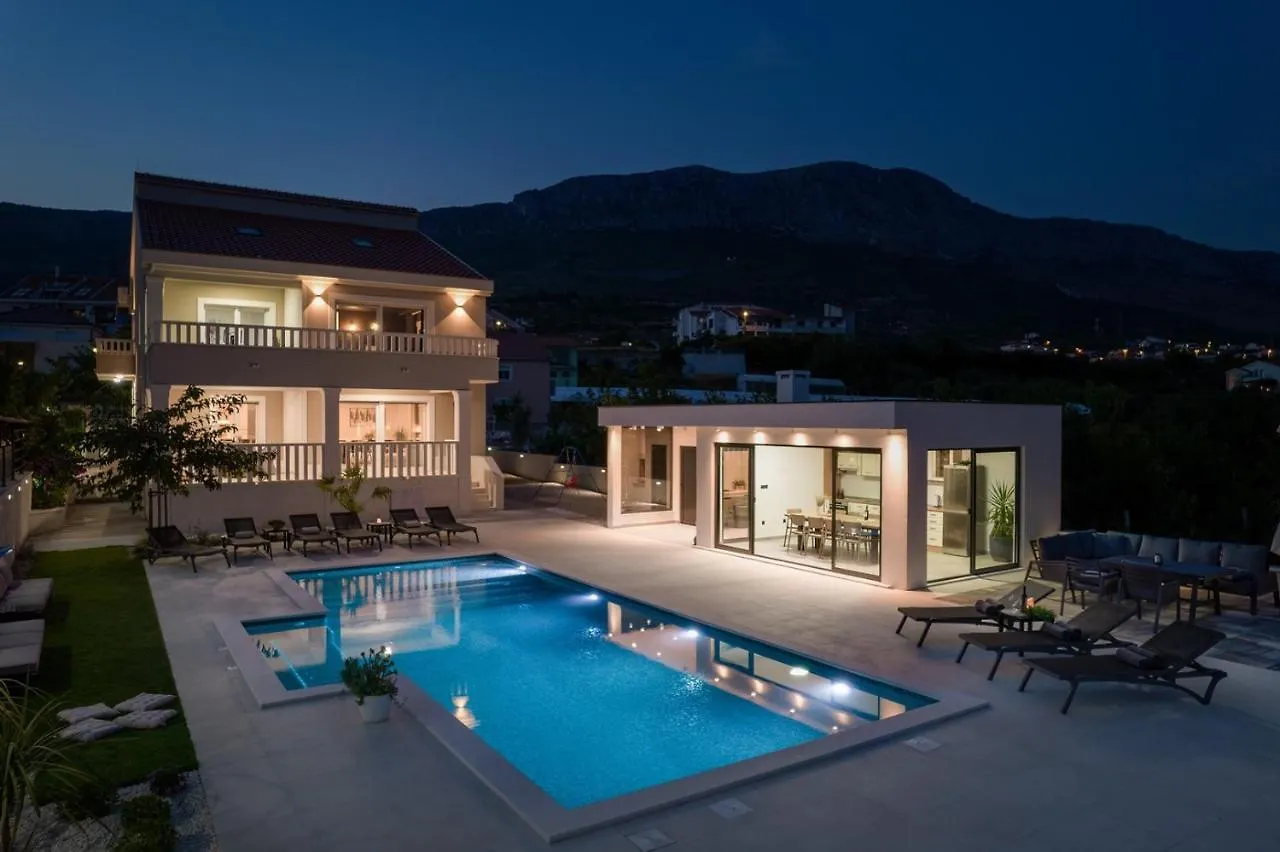 Kaštela Villa Marisa With 51Sqm Pool, 5 Bedrooms, Gym