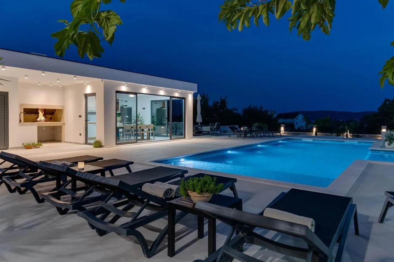 Kaštela Villa Marisa With 51Sqm Pool, 5 Bedrooms, Gym