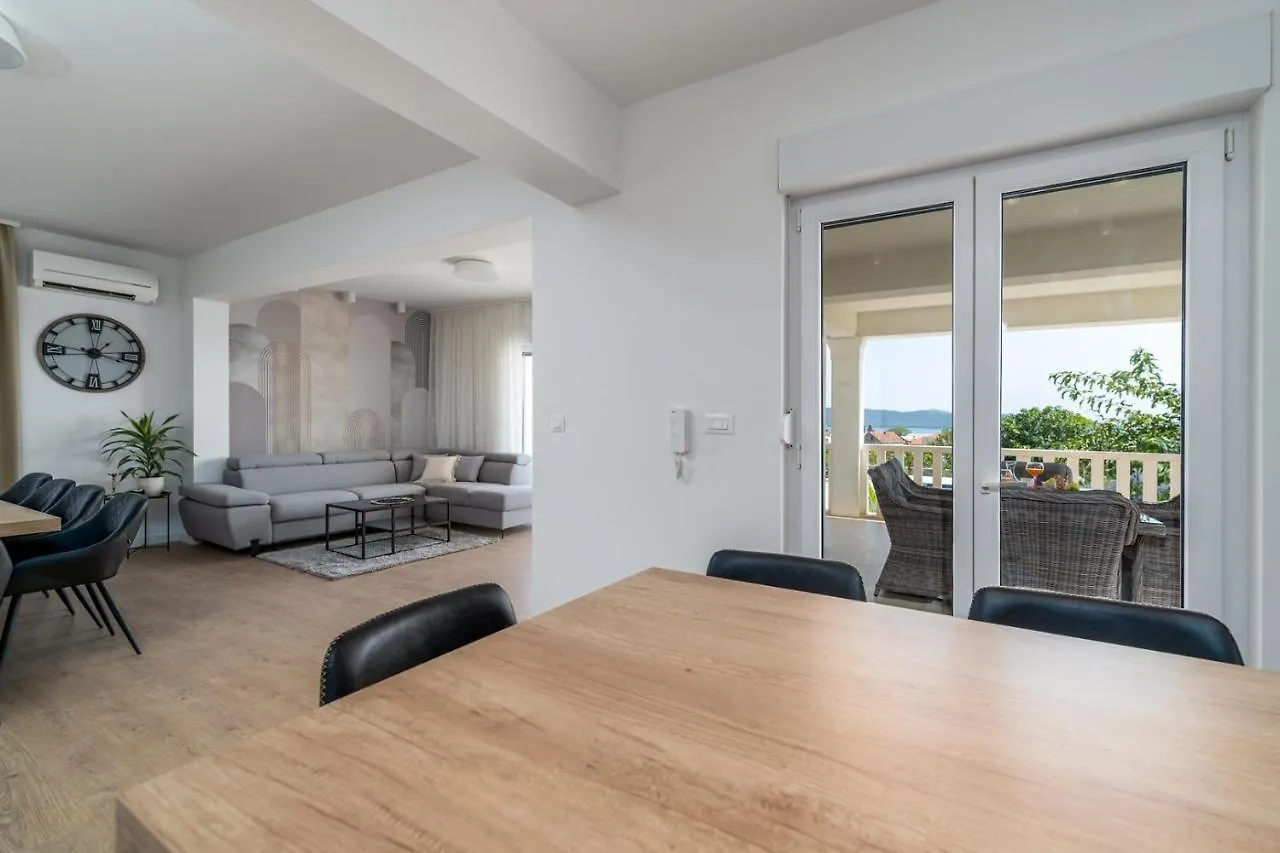 Kaštela Villa Marisa With 51Sqm Pool, 5 Bedrooms, Gym 0*,