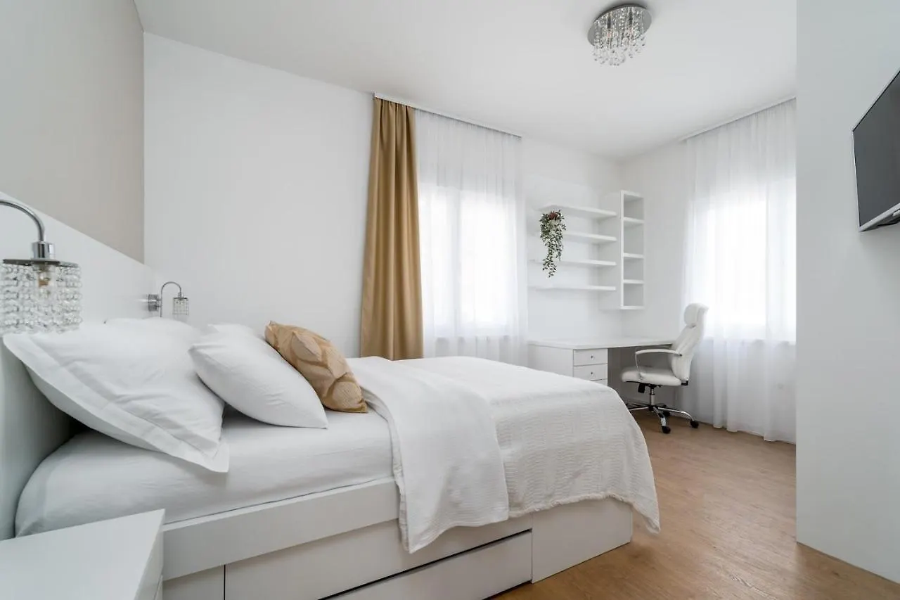 Kaštela Villa Marisa With 51Sqm Pool, 5 Bedrooms, Gym