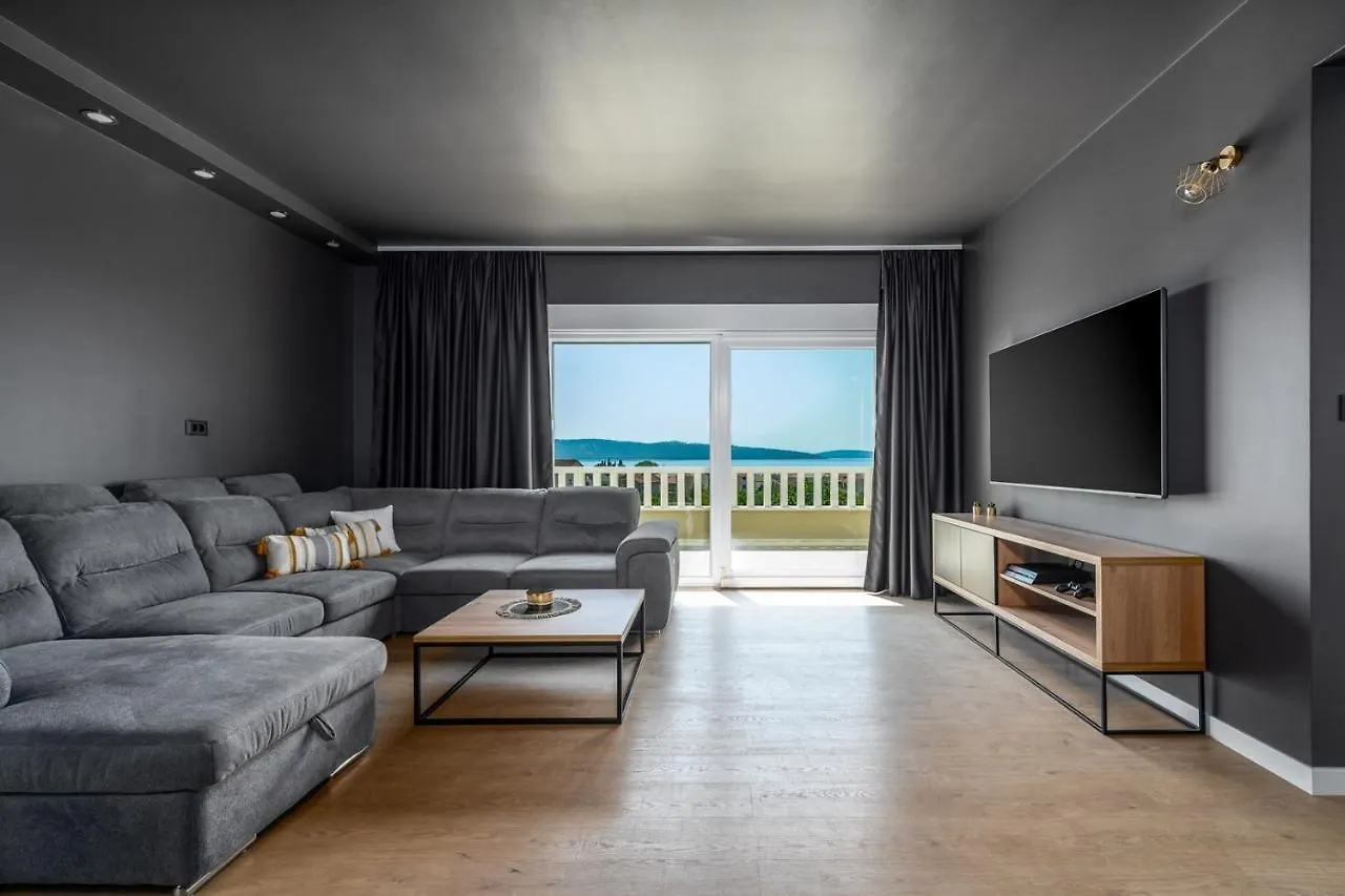 Kaštela Villa Marisa With 51Sqm Pool, 5 Bedrooms, Gym