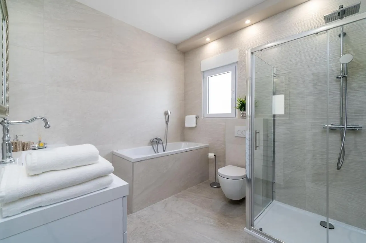 Kaštela Villa Marisa With 51Sqm Pool, 5 Bedrooms, Gym