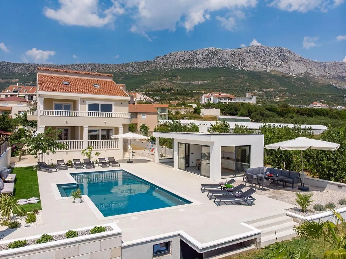 Kaštela Villa Marisa With 51Sqm Pool, 5 Bedrooms, Gym