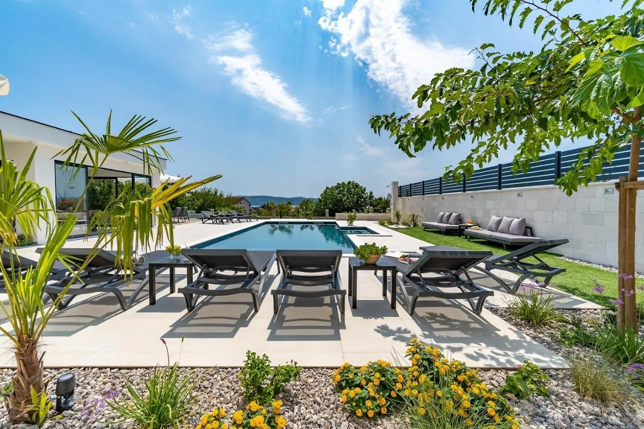 Kaštela Villa Marisa With 51Sqm Pool, 5 Bedrooms, Gym