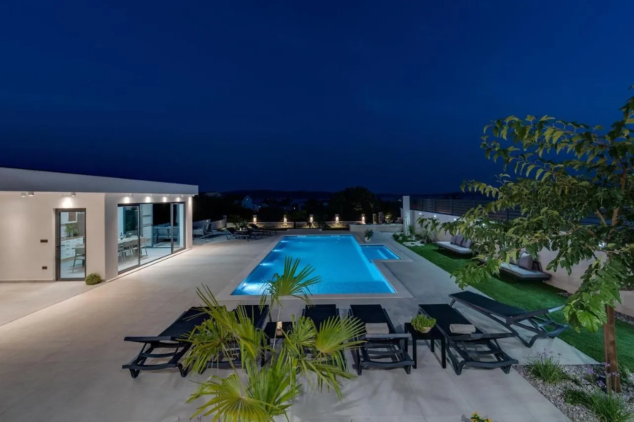 Kaštela Villa Marisa With 51Sqm Pool, 5 Bedrooms, Gym 0*,