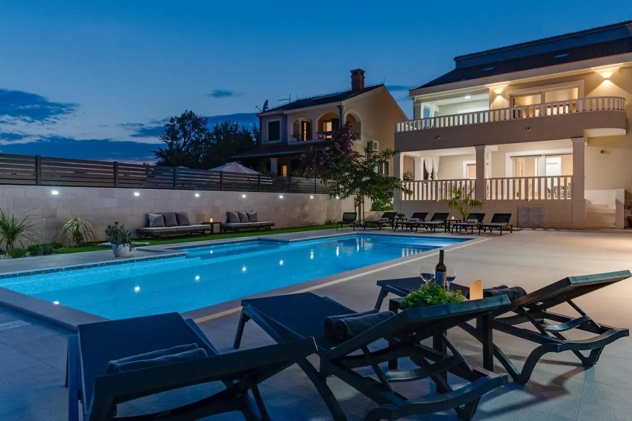 Villa Marisa With 51Sqm Pool, 5 Bedrooms, Gym Kastela