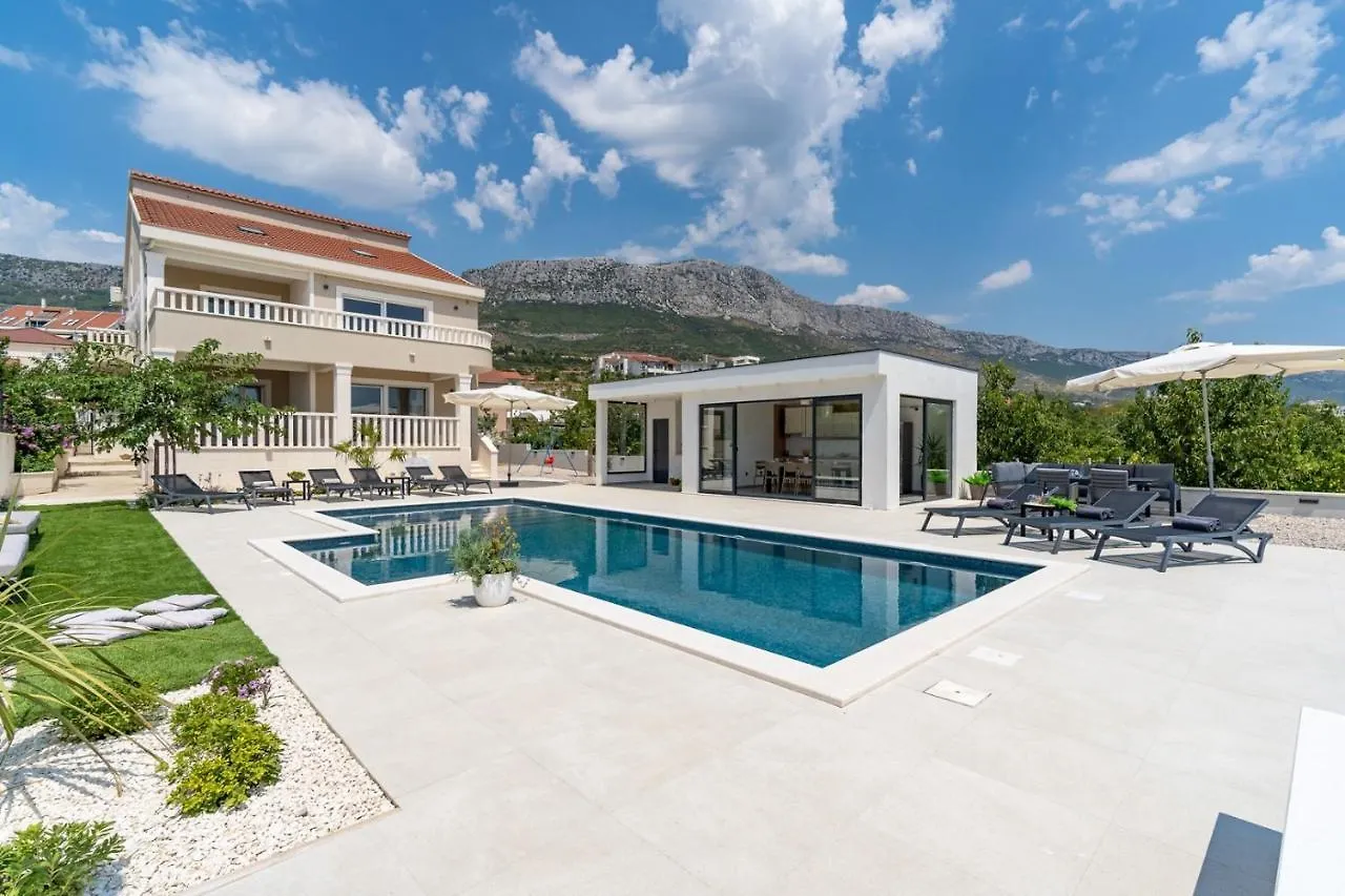 Villa Marisa With 51Sqm Pool, 5 Bedrooms, Gym Kastela Croatia