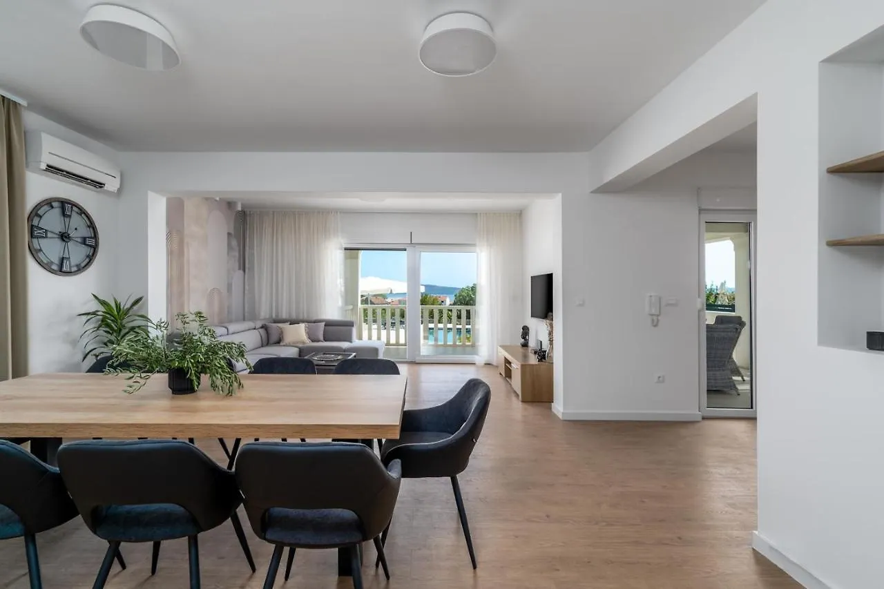 Villa Marisa With 51Sqm Pool, 5 Bedrooms, Gym Kastela Croatia