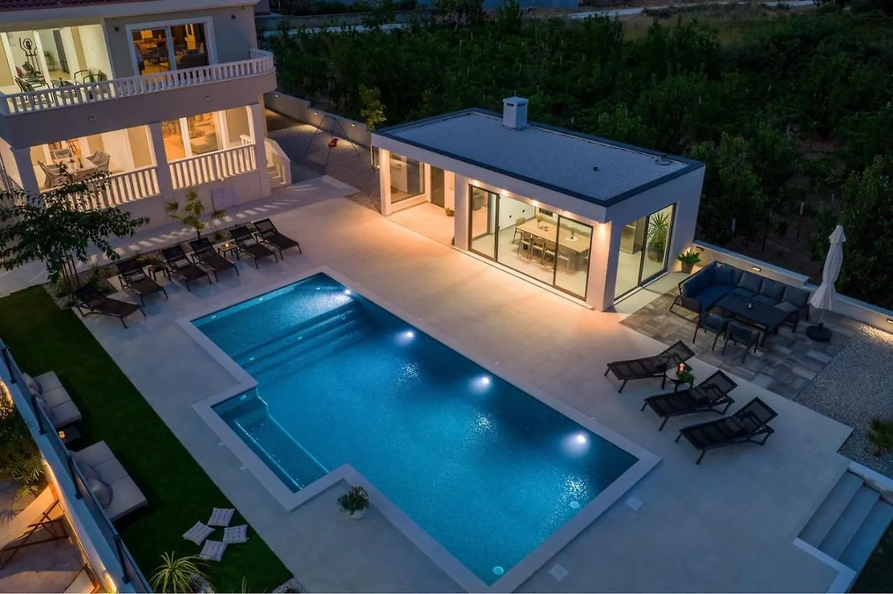 Villa Marisa With 51Sqm Pool, 5 Bedrooms, Gym Kastela 0*,  Croatia
