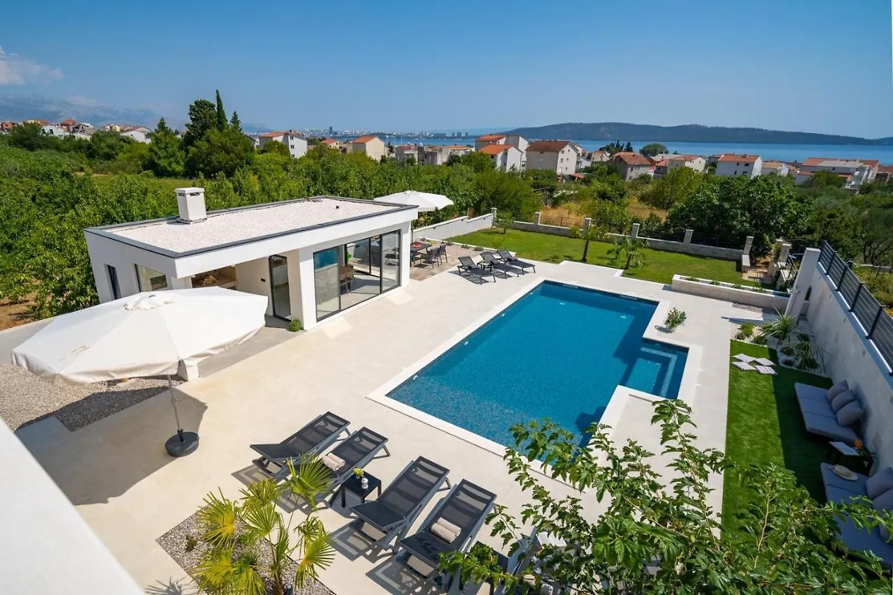 Villa Marisa With 51Sqm Pool, 5 Bedrooms, Gym Kastela