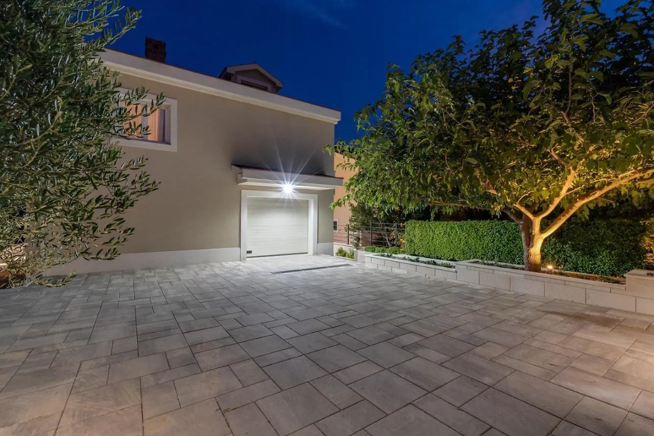 Villa Marisa With 51Sqm Pool, 5 Bedrooms, Gym Kastela